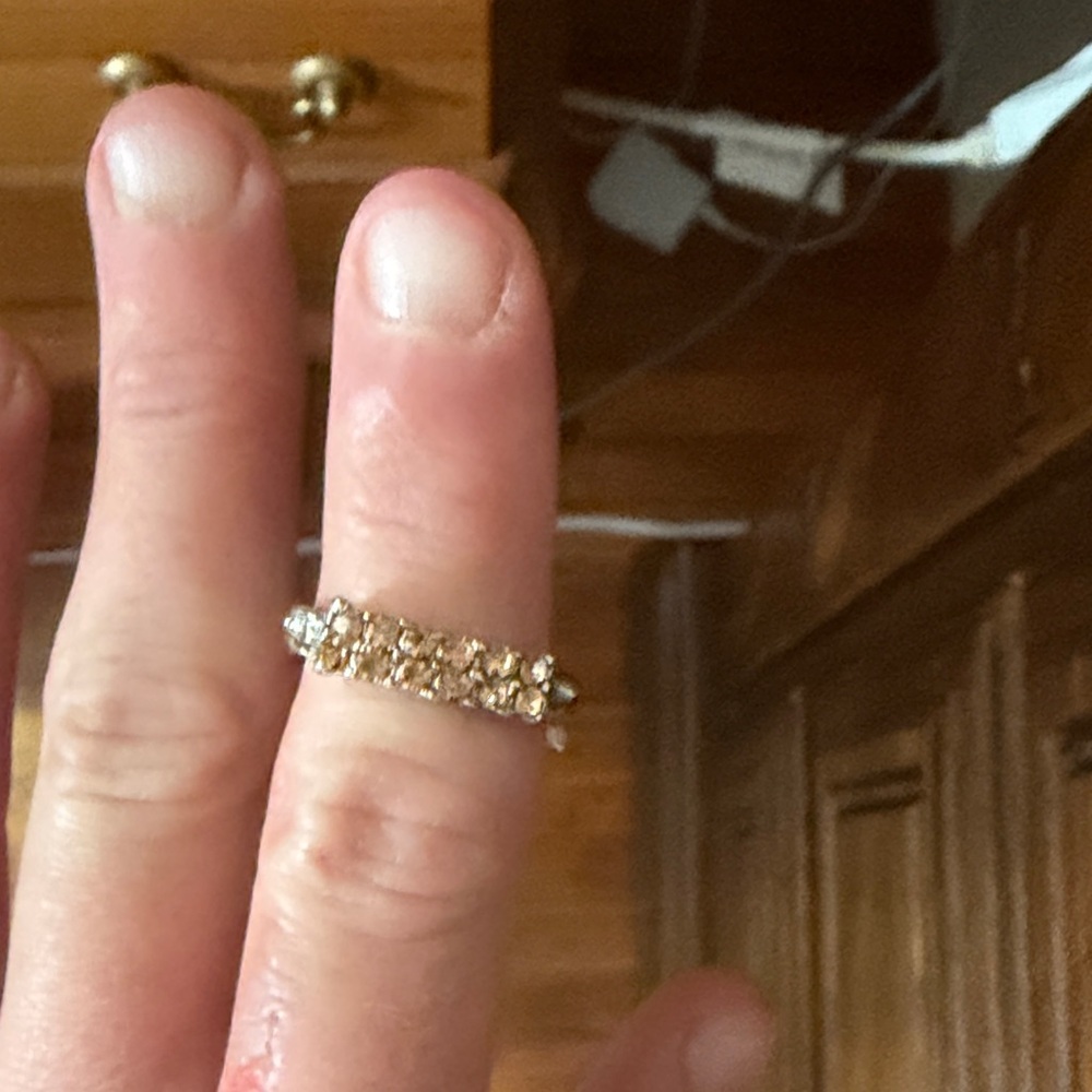 Elegant Gold Band Ring